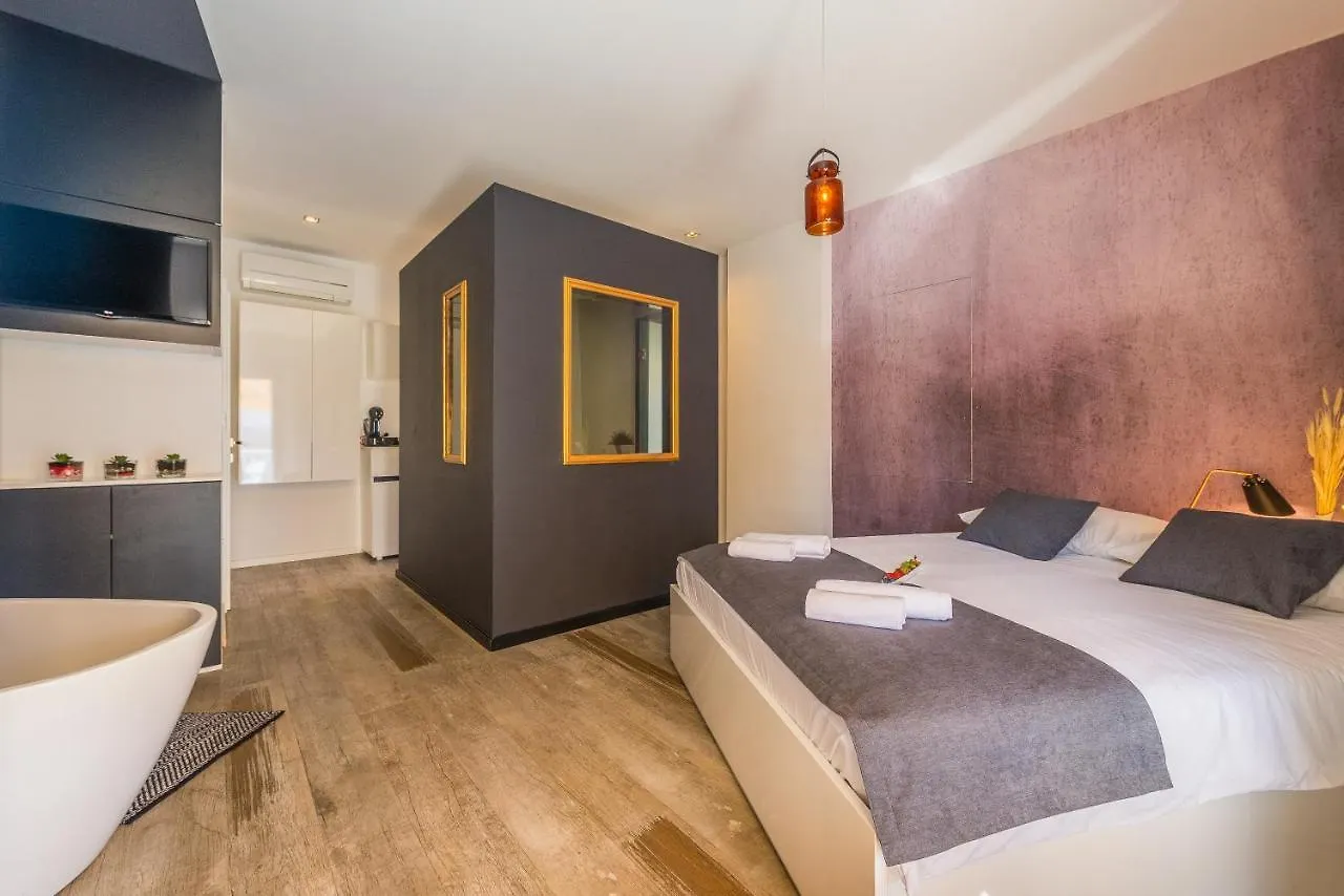 Central Rooms In Old Town By Belmont Realty Zadar Bed & Breakfast