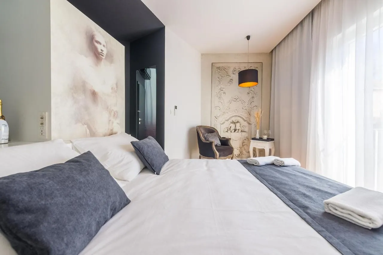 Central Rooms In Old Town By Belmont Realty 자다르